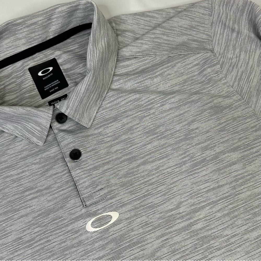Oakley Short Sleeve Golf Polo Shirt Men's Medium Silver Gray
